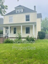 Building Photo - 102 W Lancaster Rd