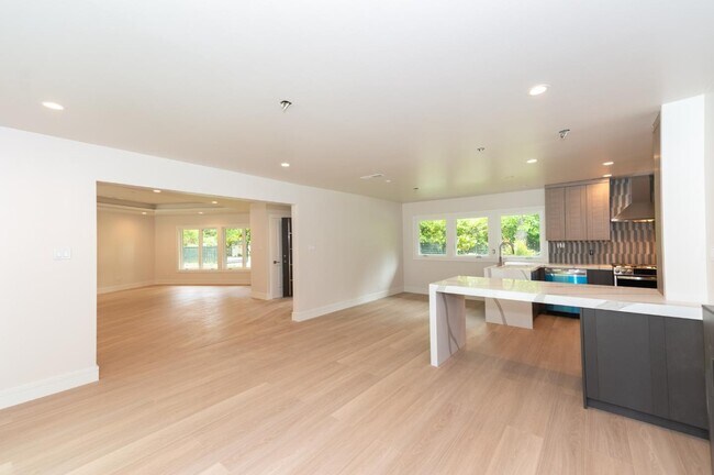 Building Photo - 9 Odell Pl