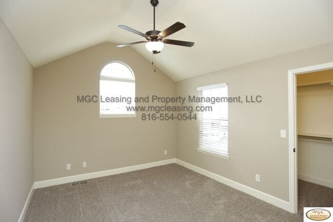 Building Photo - Modern Townhome with Designer Kitchen and ...