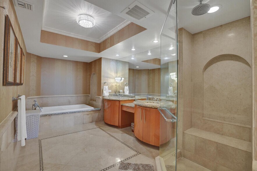 Building Photo - 17875 Collins Ave