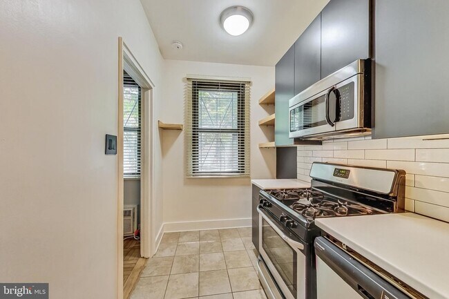 Building Photo - 1010 25th St NW