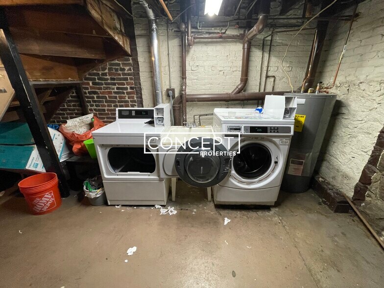 Building Photo - 39 Beacon St