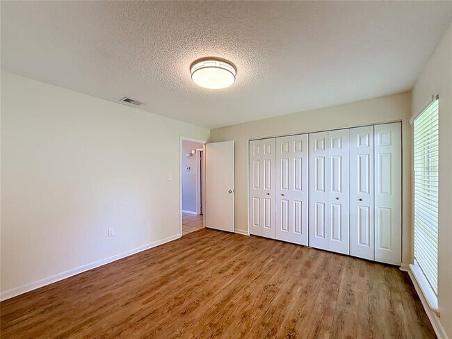 Building Photo - 4050 SE 20th Ct