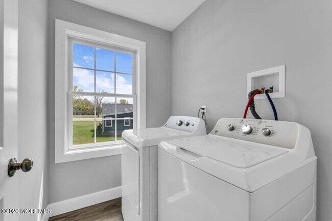 Building Photo - 553 Colts Neck Rd