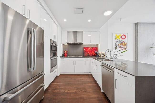 Building Photo - 301 West Ave