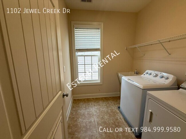 Building Photo - 1102 Jewel Creek Dr