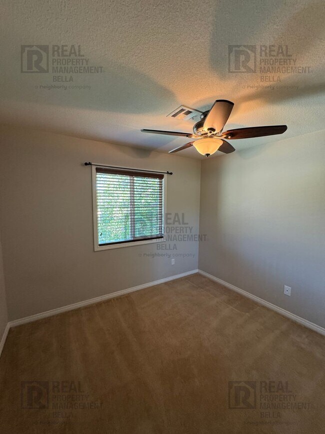 Building Photo - Spacious 4-Bedroom Menifee Home with Downs...