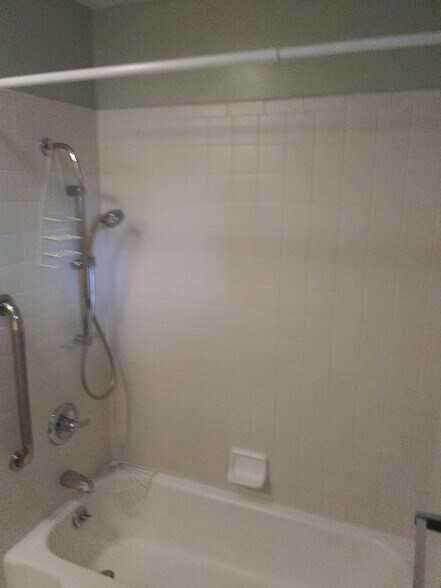 Building Photo - 800 N 10th St