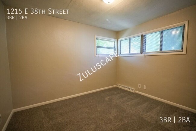 Building Photo - 1215 E 38th St
