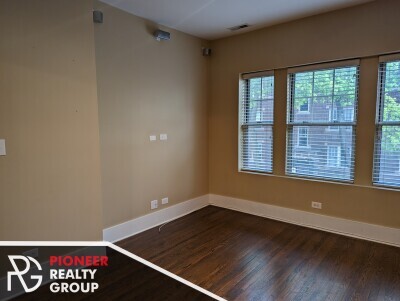 Building Photo - 3449 N Wolcott Ave