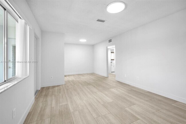 Building Photo - 2101 NE 68th St