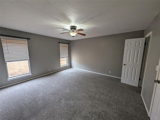 Building Photo - 16904 Meadow Lake Cir