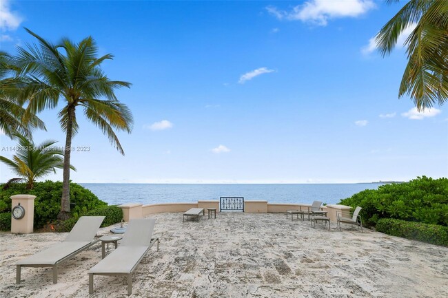 Building Photo - 19116 Fisher Island Dr