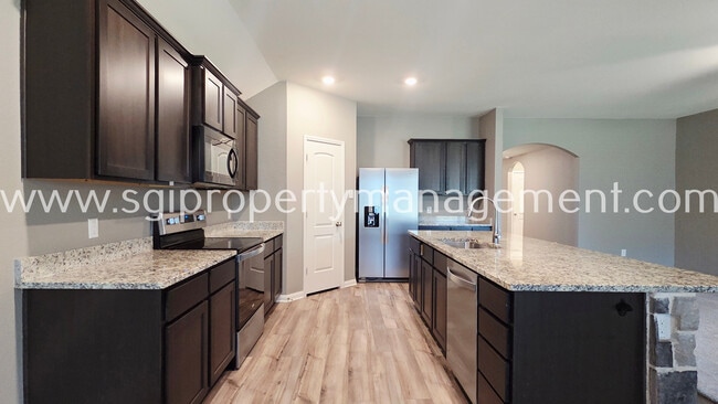 Building Photo - 942 Primrose Dr