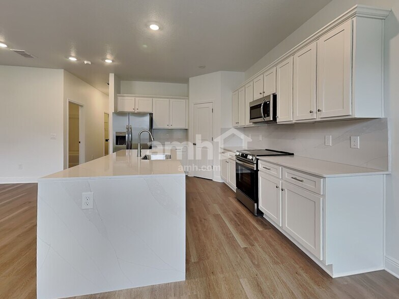 Building Photo - 1526 Blue Nile Pt