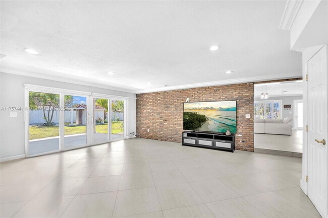 Building Photo - 4301 SW 85th Ave