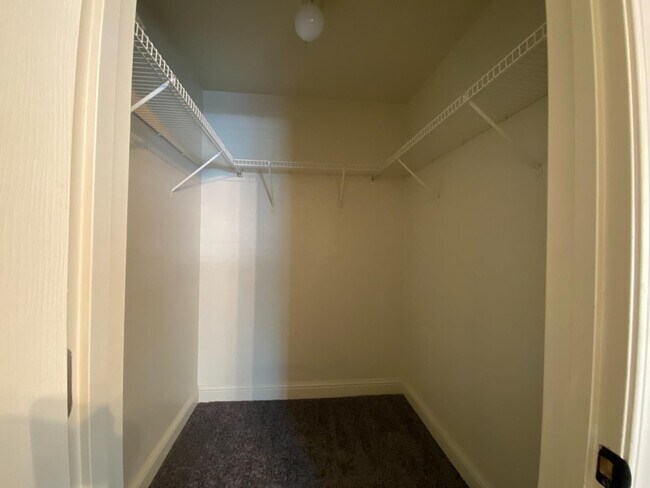 Building Photo - 2909 Huntington Blvd