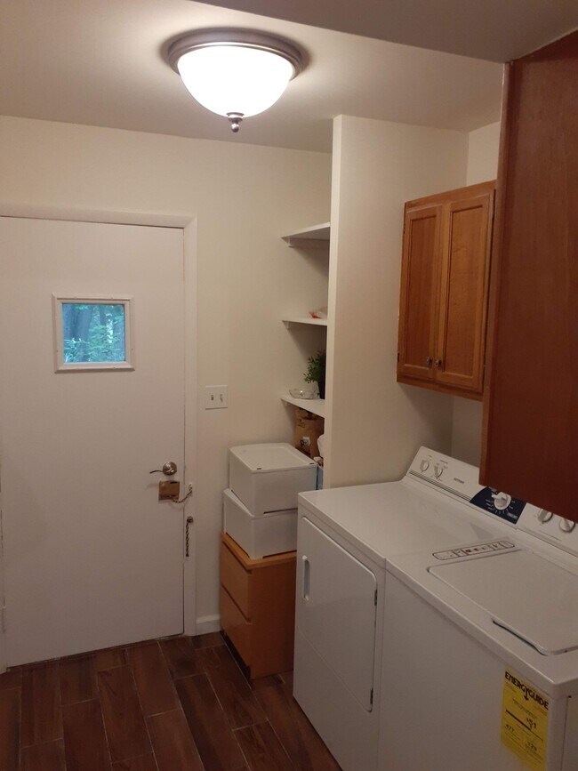Laundry room with entrance to the deck - 20 Elizabeth Way
