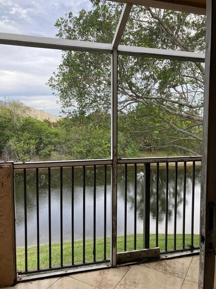 Building Photo - 840 Cypress Park Way