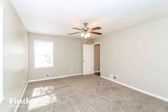 Building Photo - 4505 Laurie Ln SW