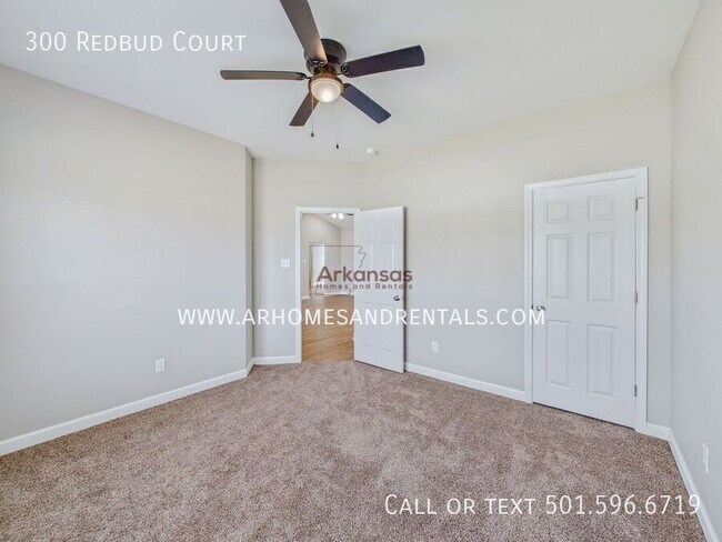 Building Photo - 300 Redbud Ct