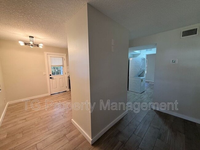 Building Photo - 1700 Main St