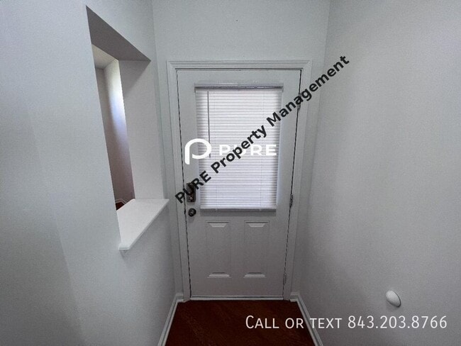 Building Photo - 153 Avonshire Dr