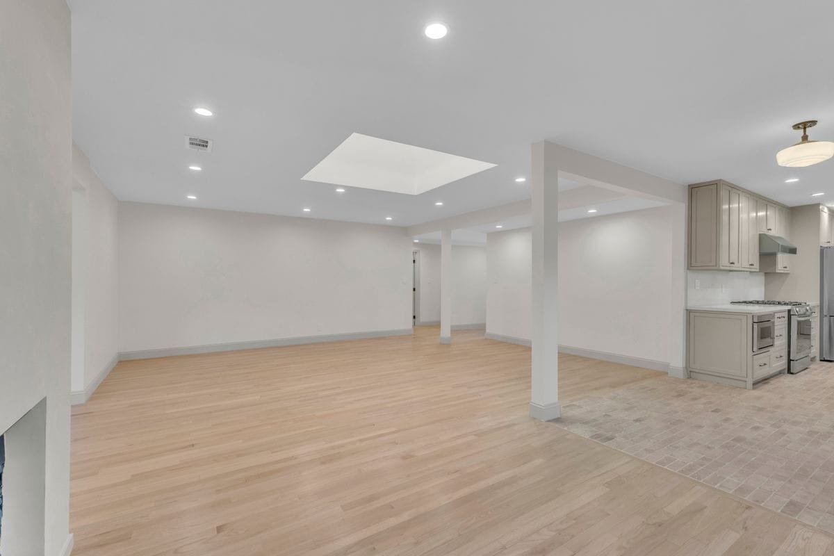 Building Photo - 4316 Bellaire Ave