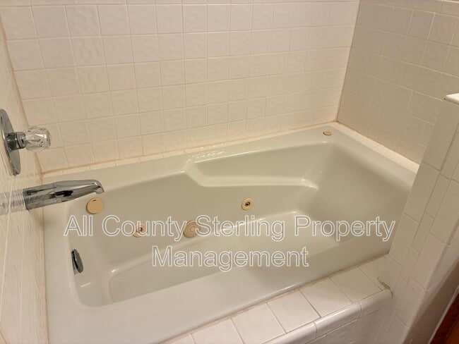 Building Photo - 9781 SW 52 Ln