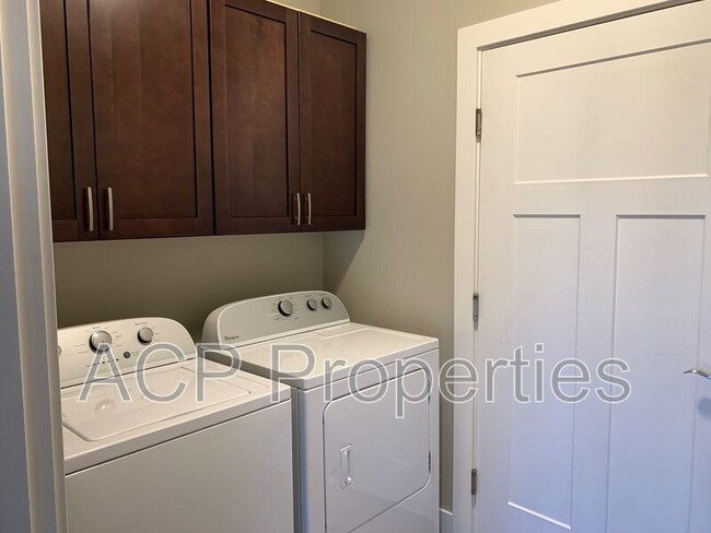 Building Photo - 2225 Bluestem St
