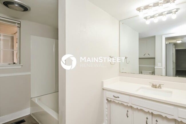 Building Photo - 3 Bedroom Pet-Friendly Home in OKLAHOMA CI...