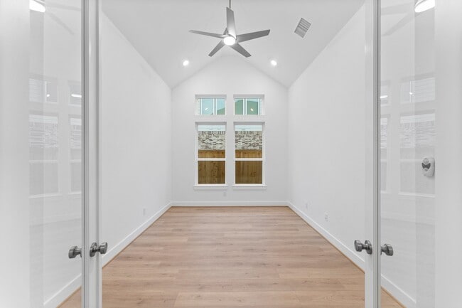 Building Photo - 26915 Longwood Ledge Ln