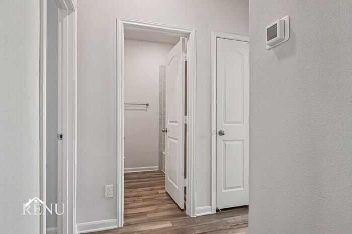 Building Photo - 304 Blue Buffalo St