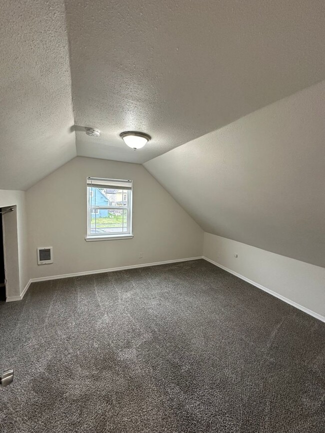 Building Photo - 5bd 2ba Home