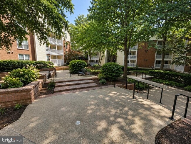 Building Photo - 1504 Lincoln Way