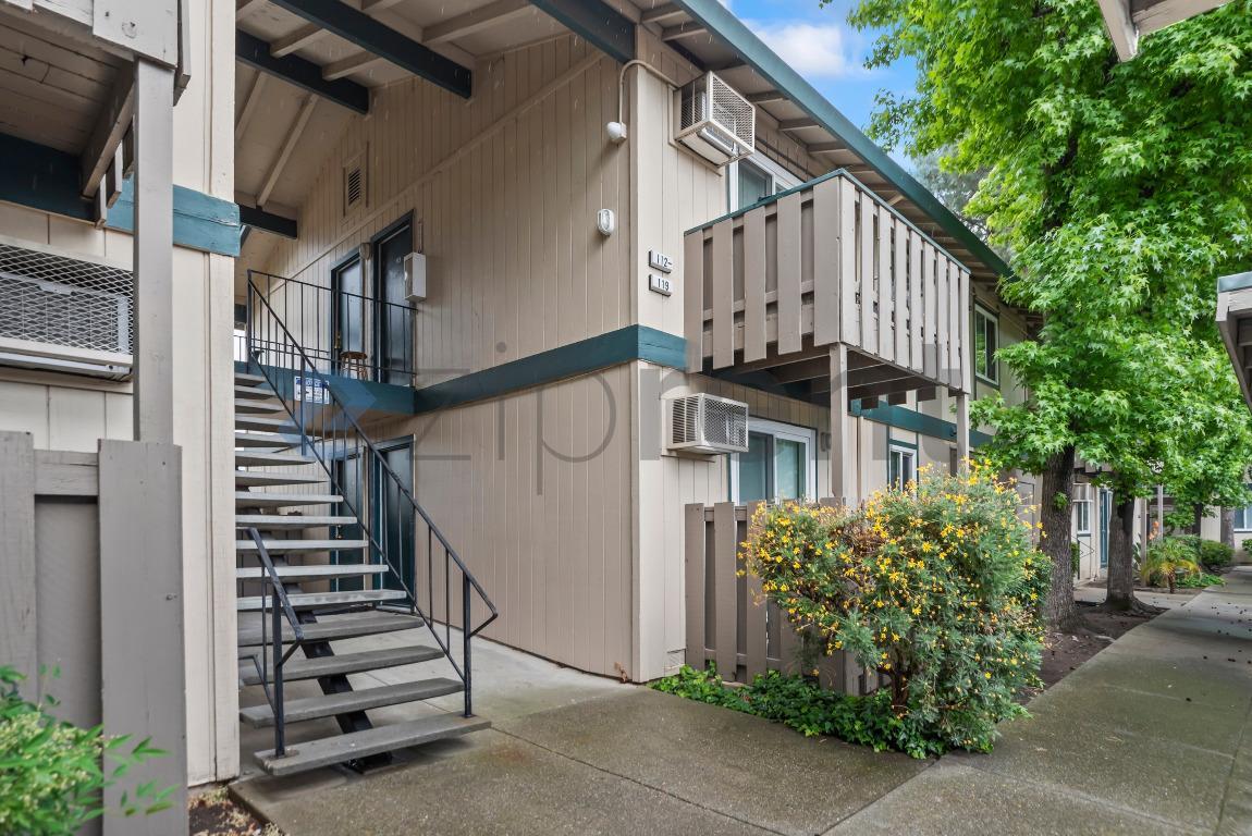 Building Photo - Unit 115