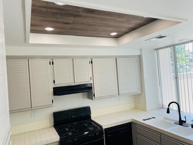 Building Photo - COMPLETELY REMODELED 3 Beds+2.5 Baths 2-st...
