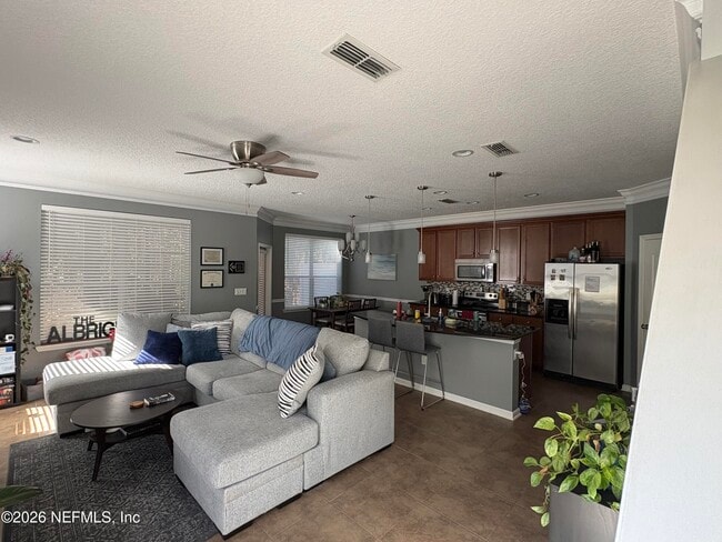 Building Photo - 496 Walnut Dr