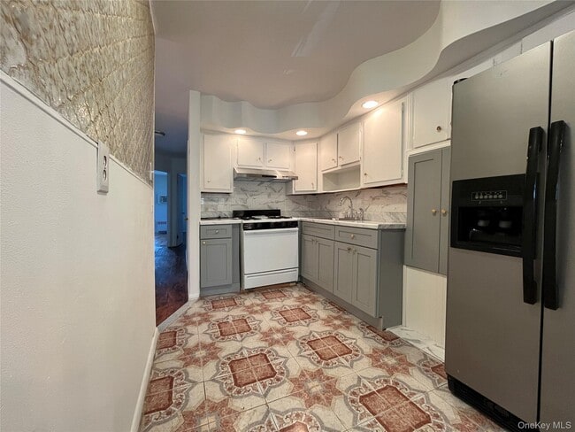 Building Photo - 2077 E 54th St