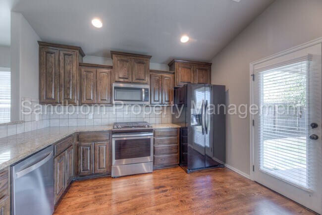Building Photo - FOR LEASE | Jenks | 4 Bed, 2.5 Bath | $184...