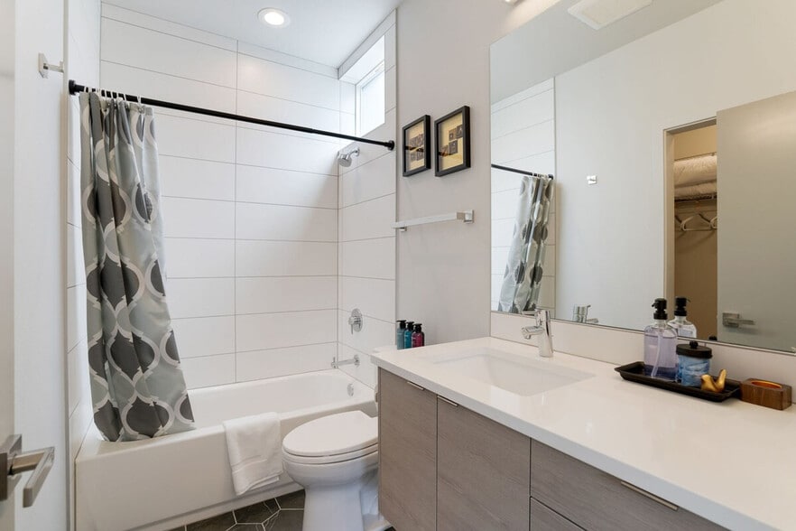 Building Photo - 4424 Burke Ave N