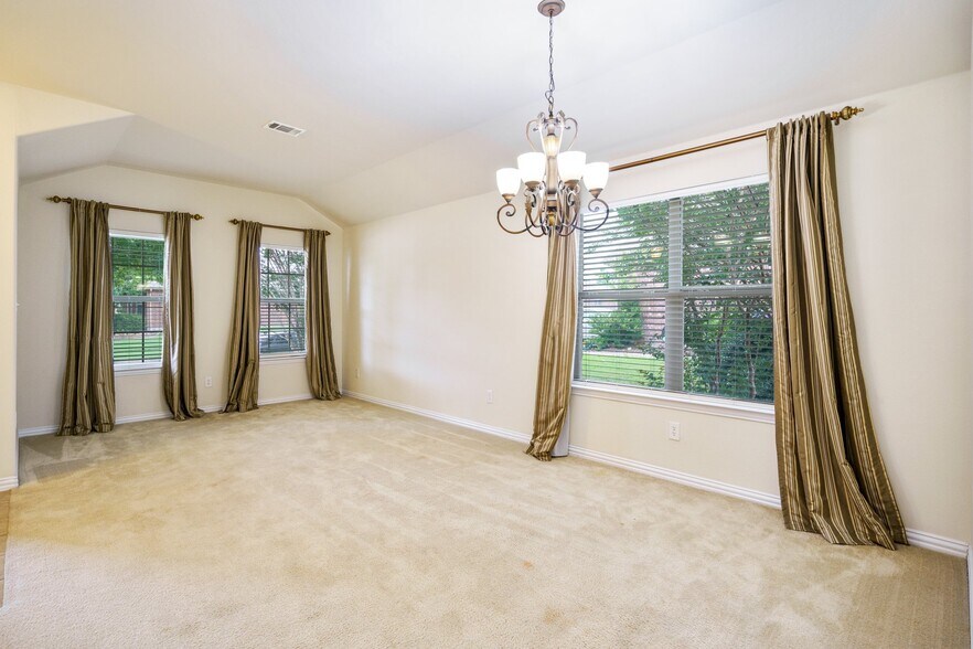 Building Photo - 227 Creekwood Dr