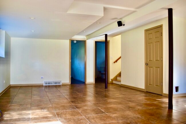 Building Photo - 711 Lamon Ave