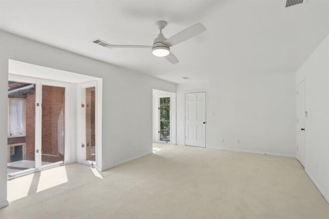 Building Photo - 49 Willow Glen NE