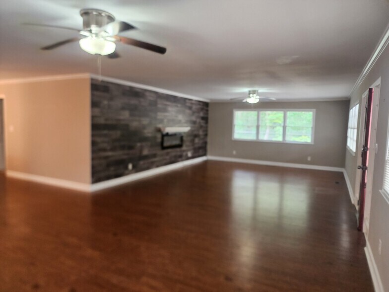 Building Photo - 4605 Blanton Rd