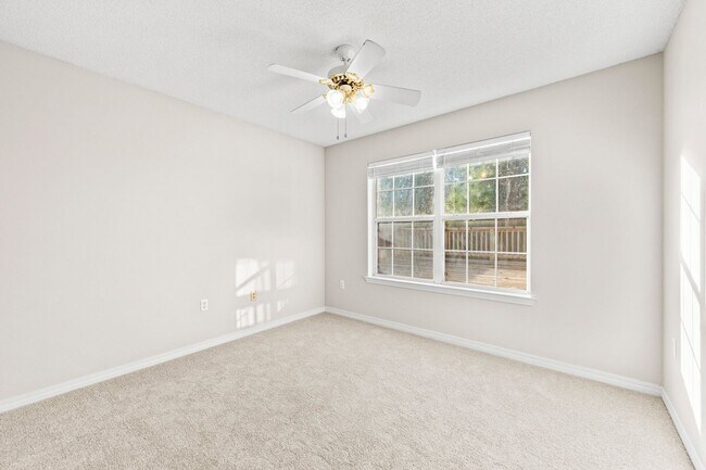 Building Photo - Charming home in IDEAL location!!!