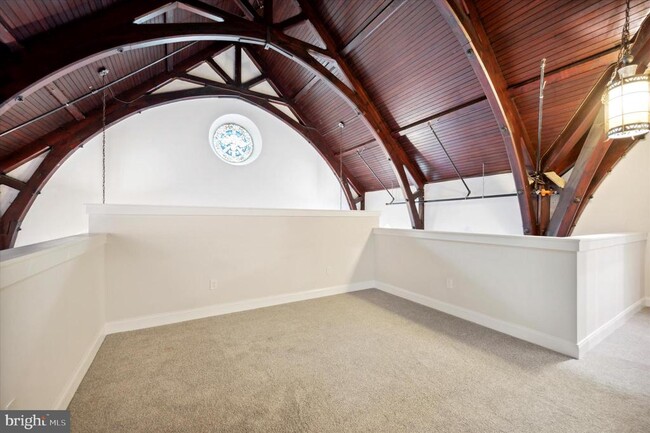 Building Photo - 430 York Rd