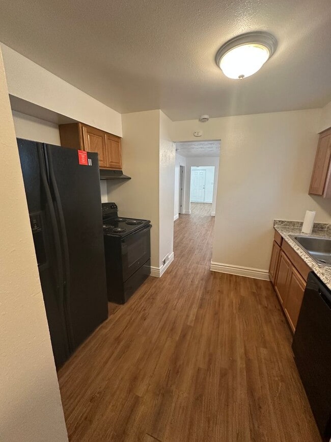 Building Photo - Charming 2 Bedroom House!