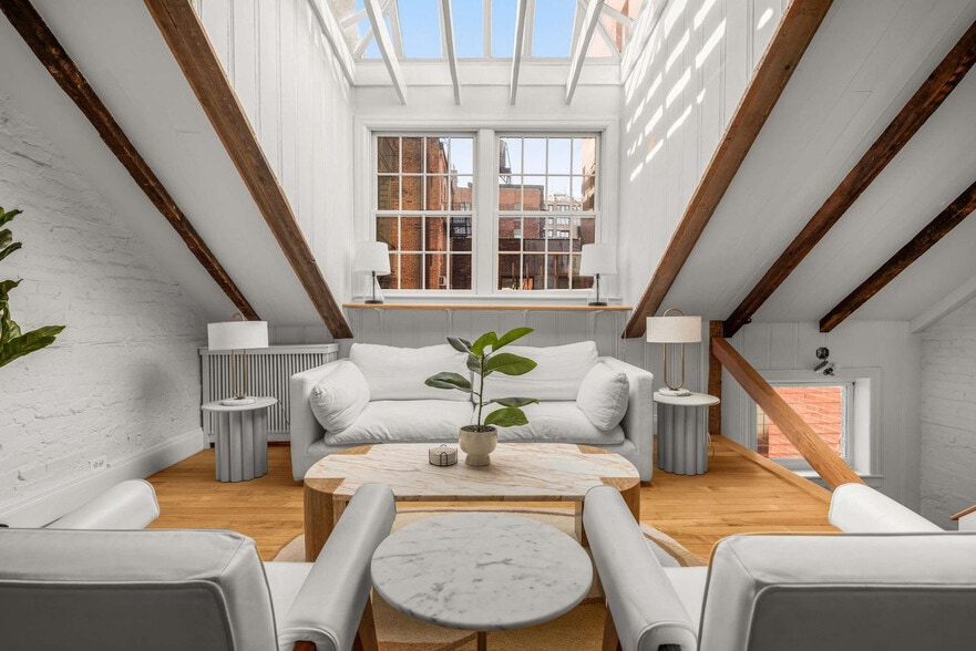 Building Photo - 131 MacDougal St