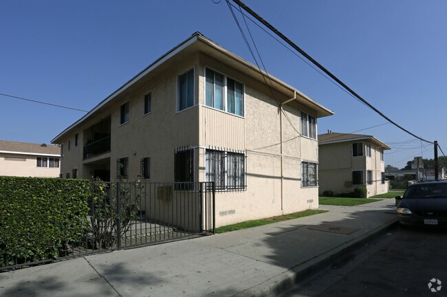 Primary Photo - 421 W Rosecrans Ave